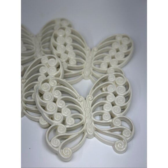 Set of 4 Vintage HOMCO Butterfly Wall Plaques White Swirl Plastic MCM Decor 5.5" - Picture 2 of 7